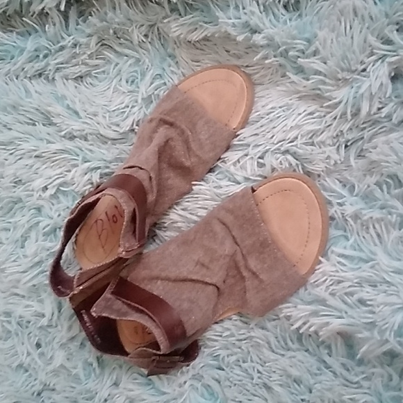 Blowfish sandles - Picture 1 of 7